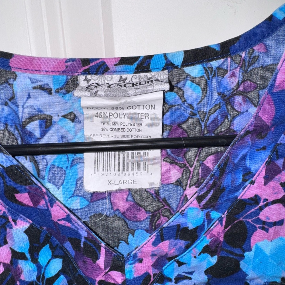 Scrub top - Picture 2 of 4